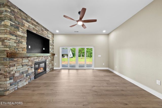 427 Bluff View Lp, Crossville, TN 38571