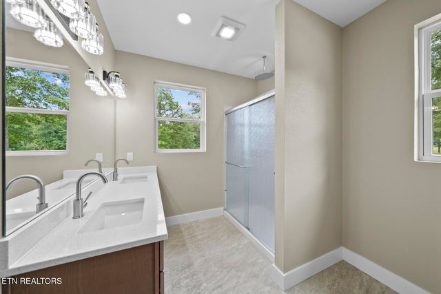 427 Bluff View Lp, Crossville, TN 38571