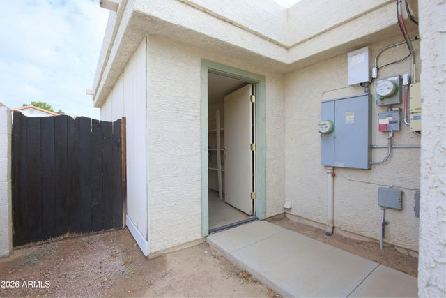 2102 W KNOX Road, Chandler, AZ 85224