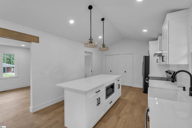 103 Longwood Drive, Taylors, SC 29687