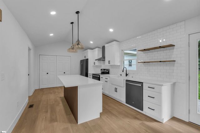 103 Longwood Drive, Taylors, SC 29687