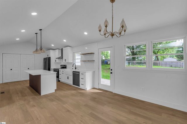 103 Longwood Drive, Taylors, SC 29687