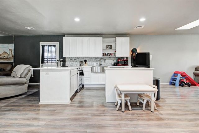 343 W Birch Drive, Mustang, OK 73064