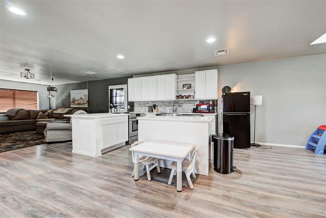 343 W Birch Drive, Mustang, OK 73064