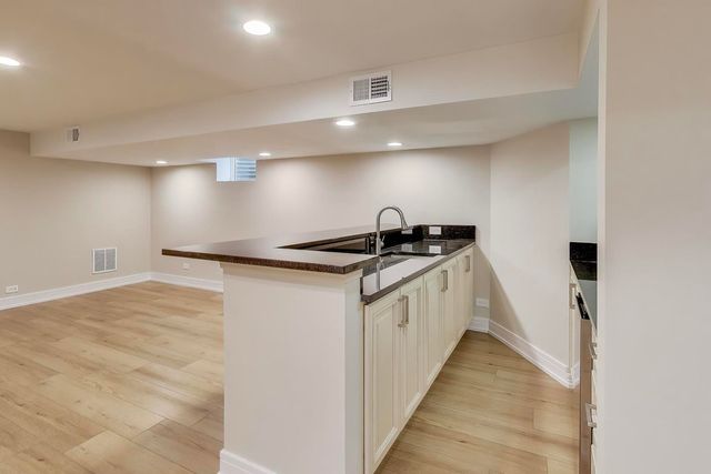 1421 Cynthia Avenue, Park Ridge, IL 60068