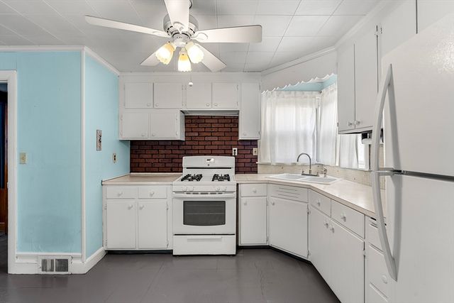 21 Chestnut St, Woburn, MA 01801