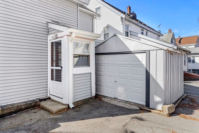 21 Chestnut St, Woburn, MA 01801