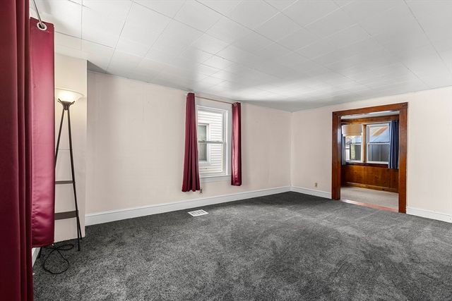 21 Chestnut St, Woburn, MA 01801