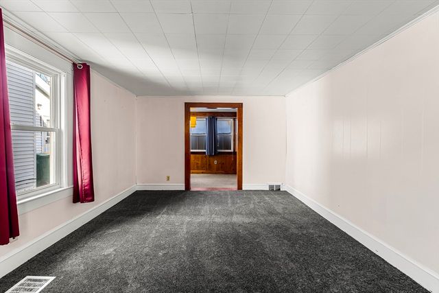 21 Chestnut St, Woburn, MA 01801