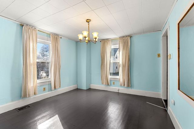 21 Chestnut St, Woburn, MA 01801