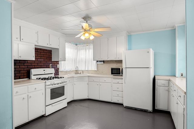 21 Chestnut St, Woburn, MA 01801