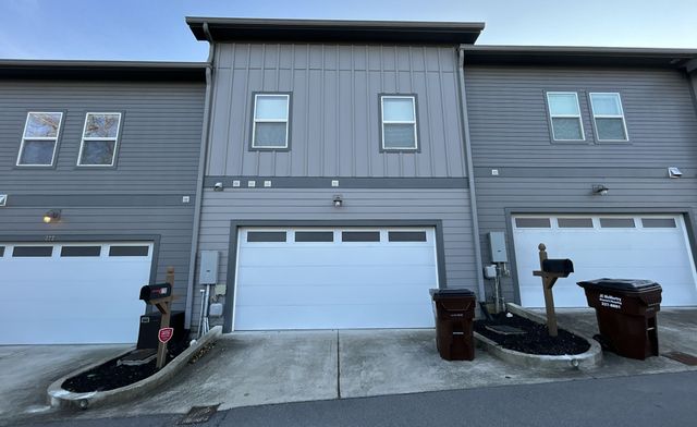 220 Croleywood Ln, Nashville, TN 37209