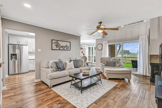 15952 Seahorse Drive 282, Houston, TX 77062