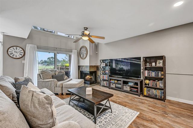 15952 Seahorse Drive 282, Houston, TX 77062
