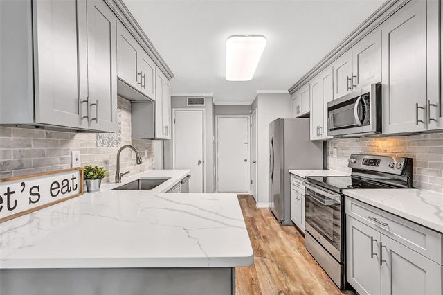 15952 Seahorse Drive 282, Houston, TX 77062