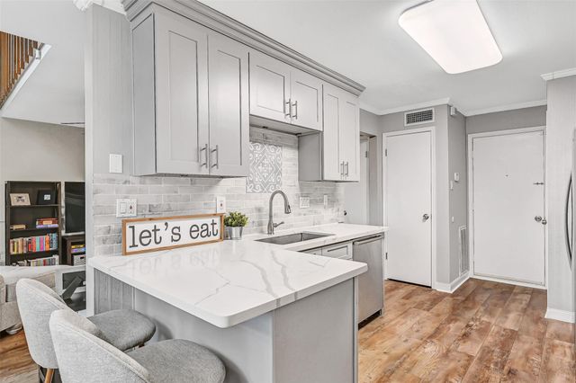 15952 Seahorse Drive 282, Houston, TX 77062