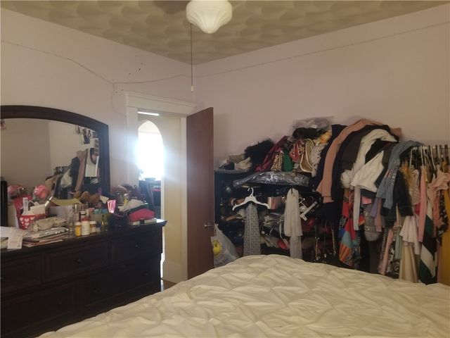 27 Hillcrest Avenue, Pawtucket, RI 02860