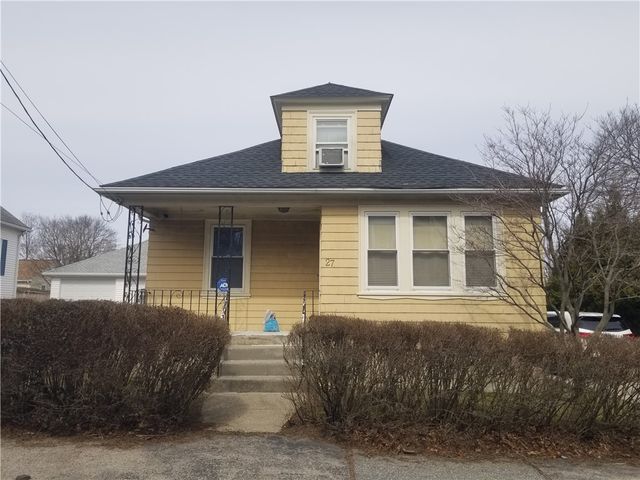 27 Hillcrest Avenue, Pawtucket, RI 02860