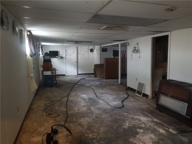 27 Hillcrest Avenue, Pawtucket, RI 02860