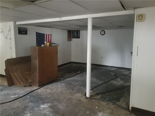 27 Hillcrest Avenue, Pawtucket, RI 02860