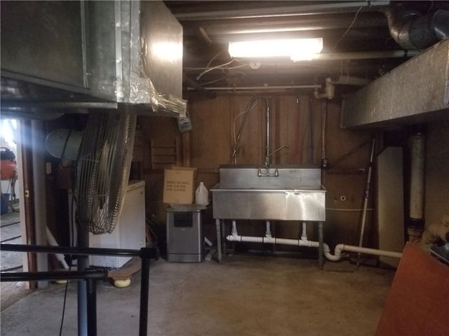 27 Hillcrest Avenue, Pawtucket, RI 02860