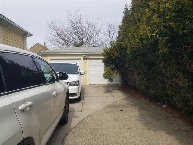 27 Hillcrest Avenue, Pawtucket, RI 02860