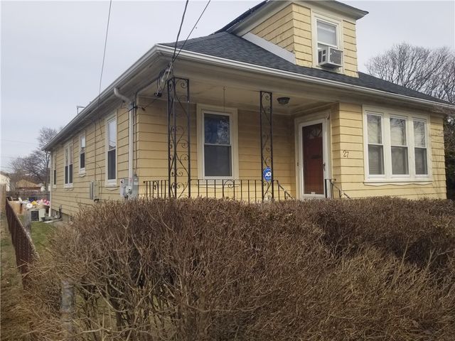 27 Hillcrest Avenue, Pawtucket, RI 02860