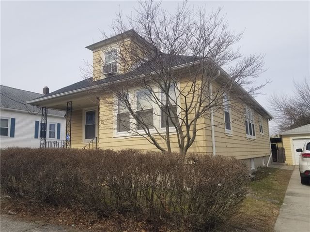 27 Hillcrest Avenue, Pawtucket, RI 02860