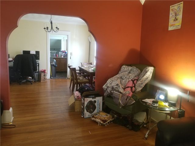 27 Hillcrest Avenue, Pawtucket, RI 02860