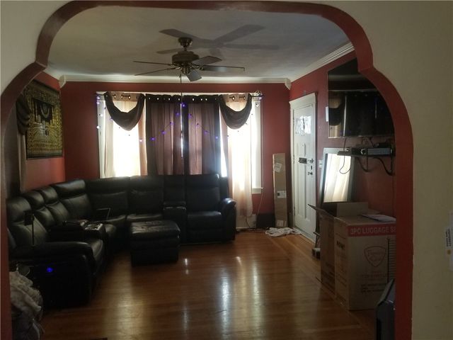 27 Hillcrest Avenue, Pawtucket, RI 02860