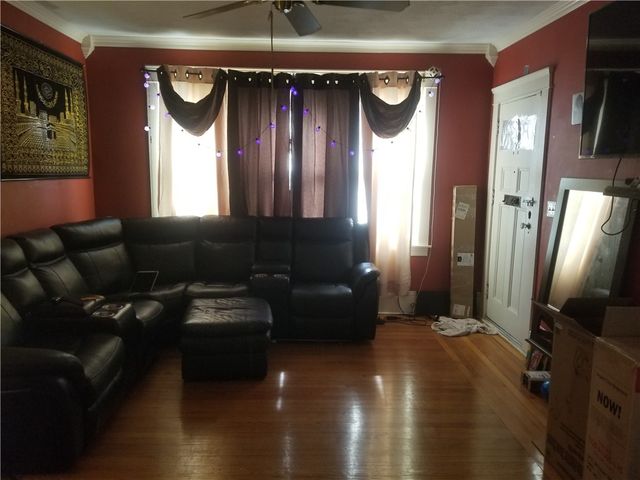 27 Hillcrest Avenue, Pawtucket, RI 02860