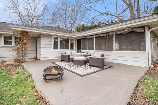 3804 Grove Avenue, Mchenry, IL 60050