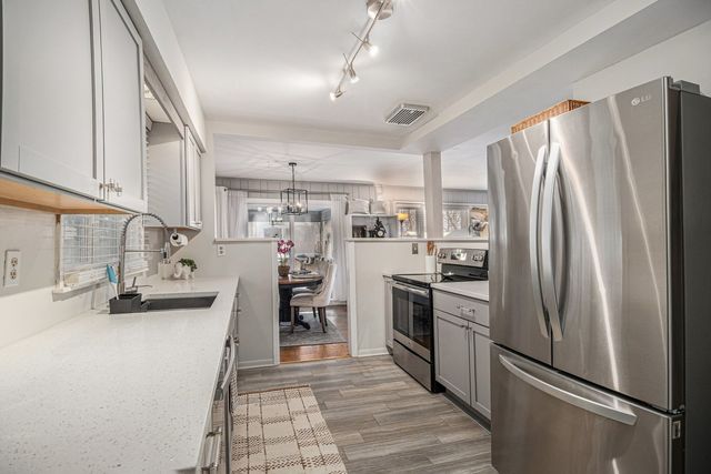 3804 Grove Avenue, Mchenry, IL 60050