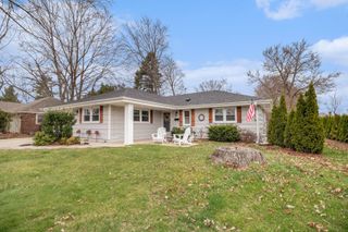 3804 Grove Avenue, Mchenry, IL 60050