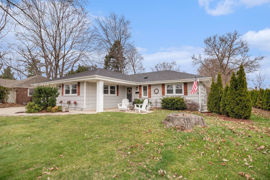 3804 Grove Avenue, Mchenry, IL 60050