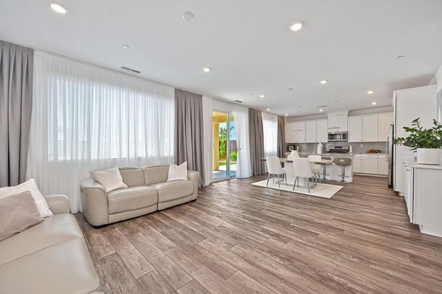 1137 Sierra Morena Way, Roseville, CA 95747