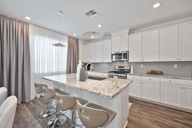 1137 Sierra Morena Way, Roseville, CA 95747