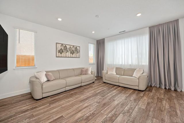 1137 Sierra Morena Way, Roseville, CA 95747