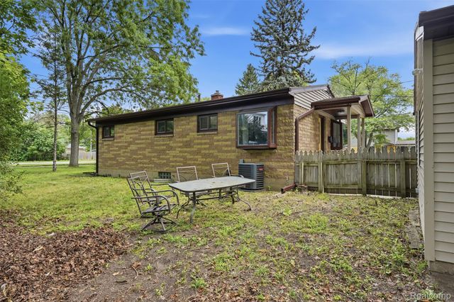 5683 Buckingham Road, Meridian Charter Township, MI 48840