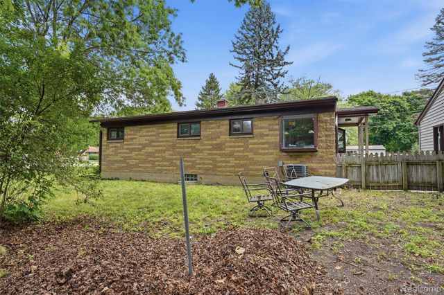 5683 Buckingham Road, Meridian Charter Township, MI 48840