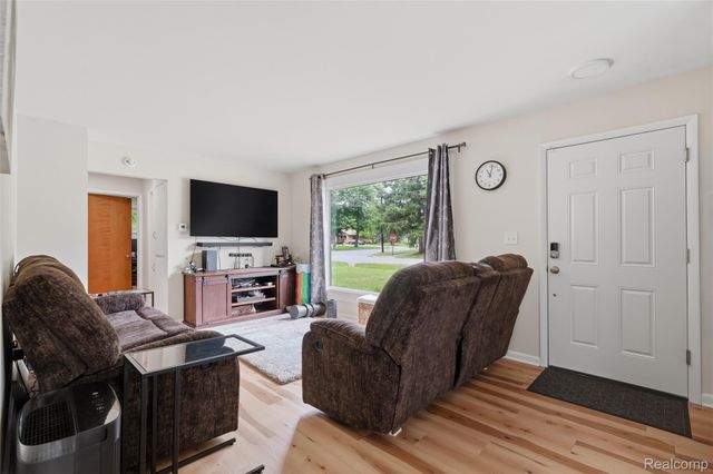 5683 Buckingham Road, Meridian Charter Township, MI 48840