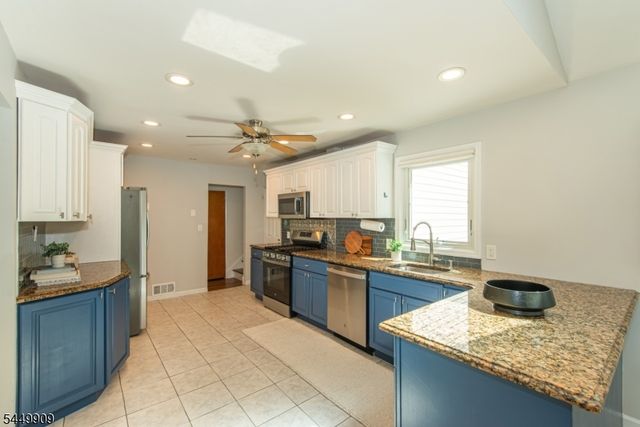 8 Judith Pl, Wayne Twp., NJ 07470