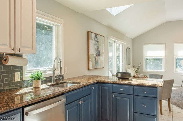 8 Judith Pl, Wayne Twp., NJ 07470
