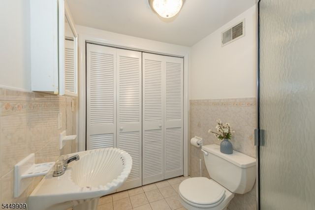 8 Judith Pl, Wayne Twp., NJ 07470