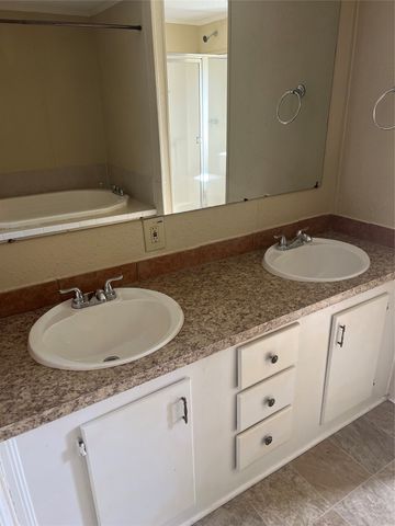 5290 County Road 3229, Lone Oak, TX 75453