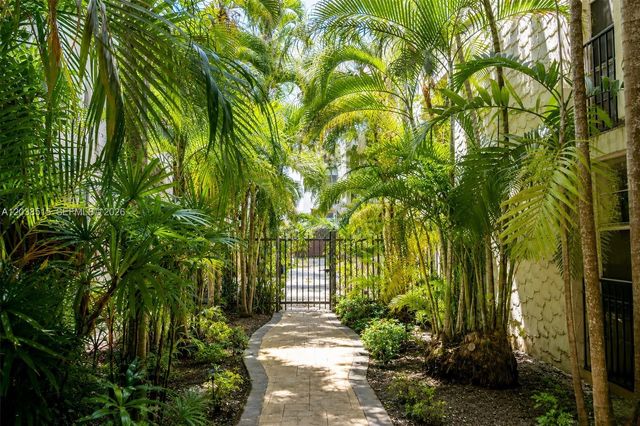 6904 N Kendall Drive F305, Pinecrest, FL 33156