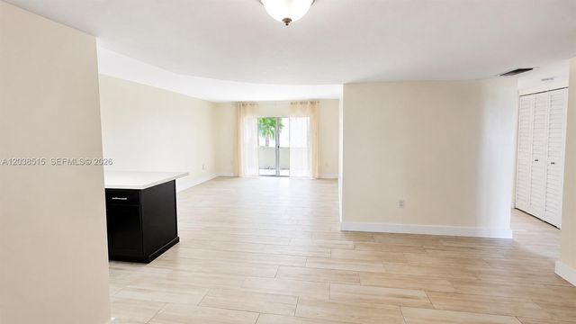 6904 N Kendall Drive F305, Pinecrest, FL 33156