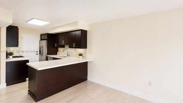 6904 N Kendall Drive F305, Pinecrest, FL 33156