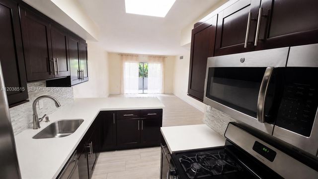 6904 N Kendall Drive F305, Pinecrest, FL 33156