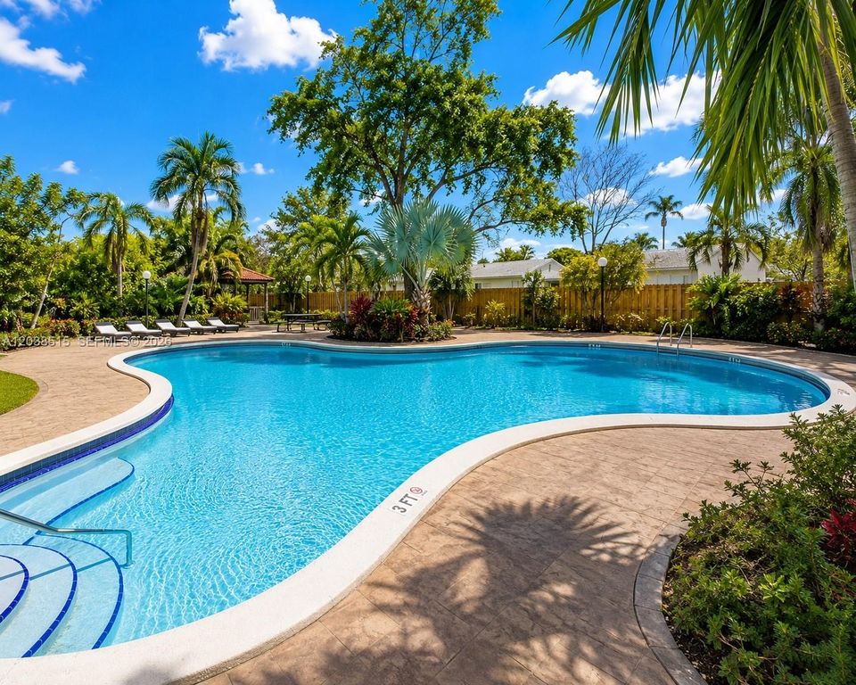 6904 N Kendall Drive F305, Pinecrest, FL 33156